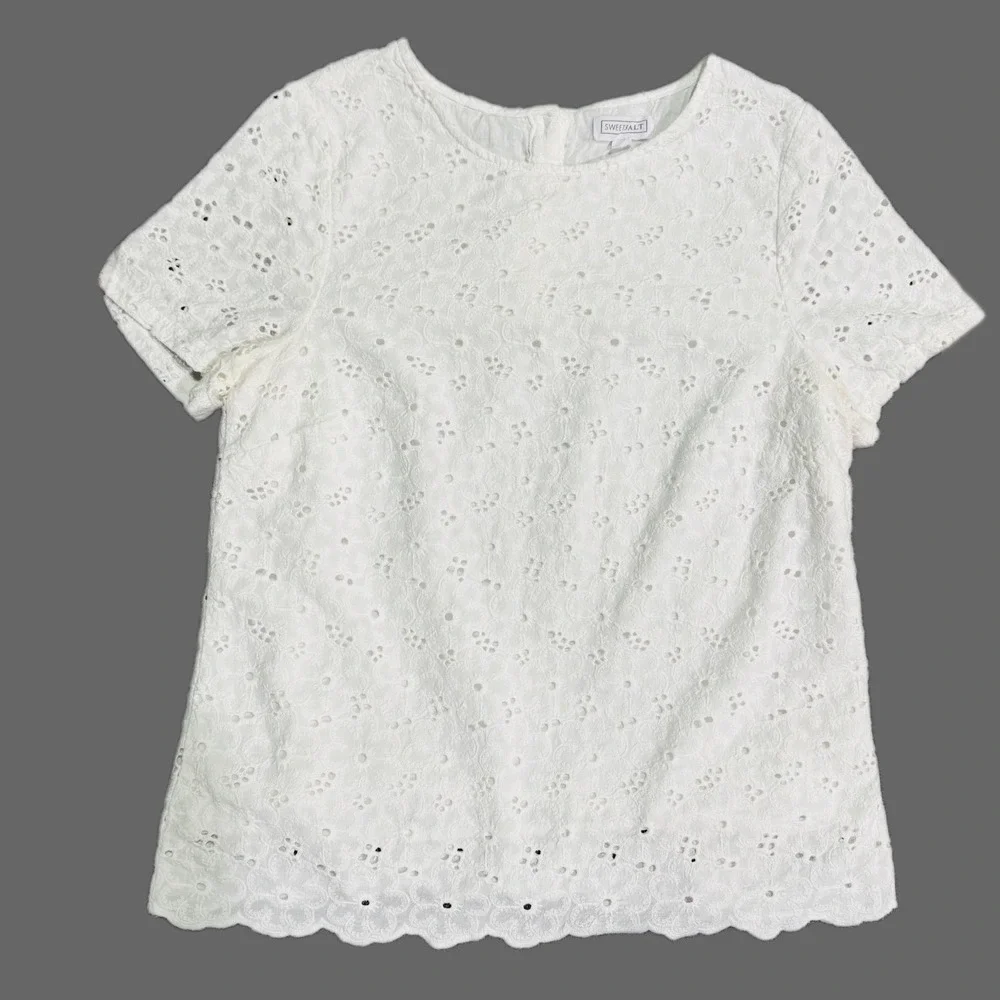 Cottagecore 100% Cotton Women White Eyelet Top XS Lace Scalloped Hem Button Back